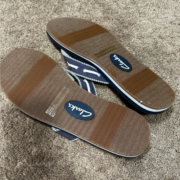 Clarks Navy Sandals - Picture 4 of 4